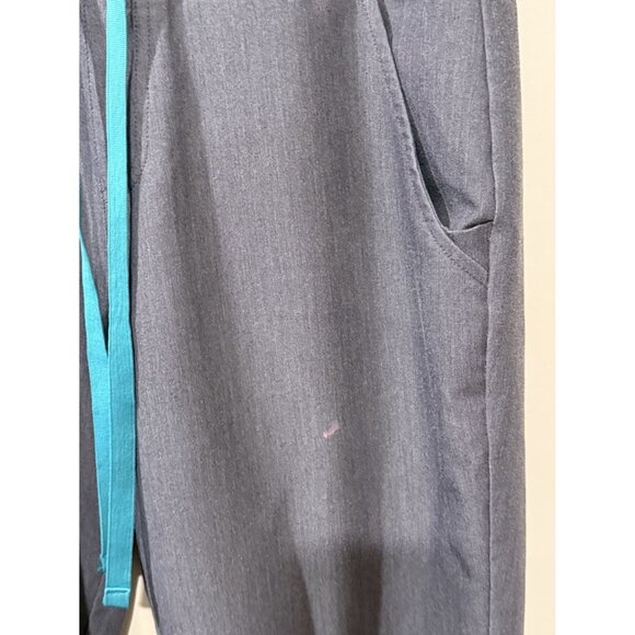 FIGS Technical Collection Scrub Set Graphite Gray V-Neck Top & Zamora SZ medium - Picture 5 of 6